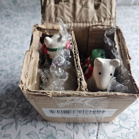 NIB Modcloth Fa-La-La-Llama Salt & Pepper Shaker Set - Picture 5 of 5